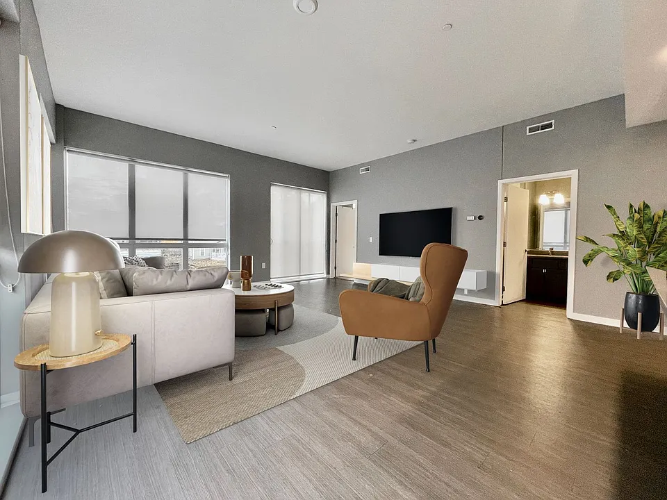 555 Michigan St NE #202