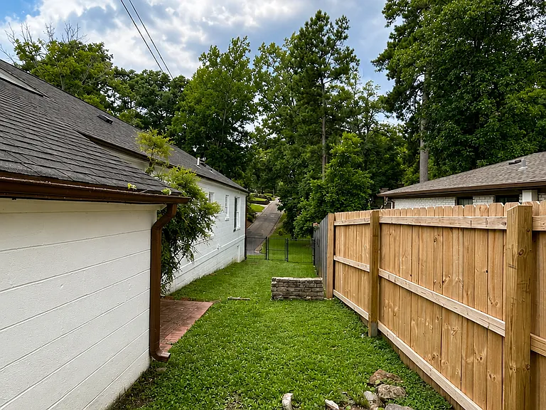 700 Warwick Rd — Photo 4