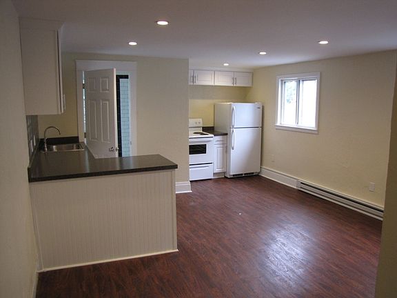 3rd image of 328 Elmwood Ave APT 3