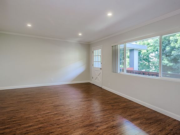 4th image of 18 Hayward Ave APT 8