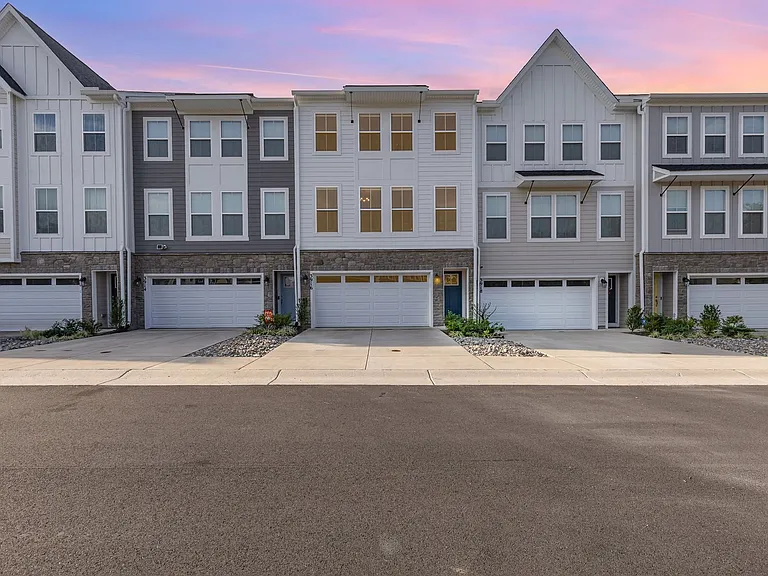 3916 Applegate Ct — Photo 2