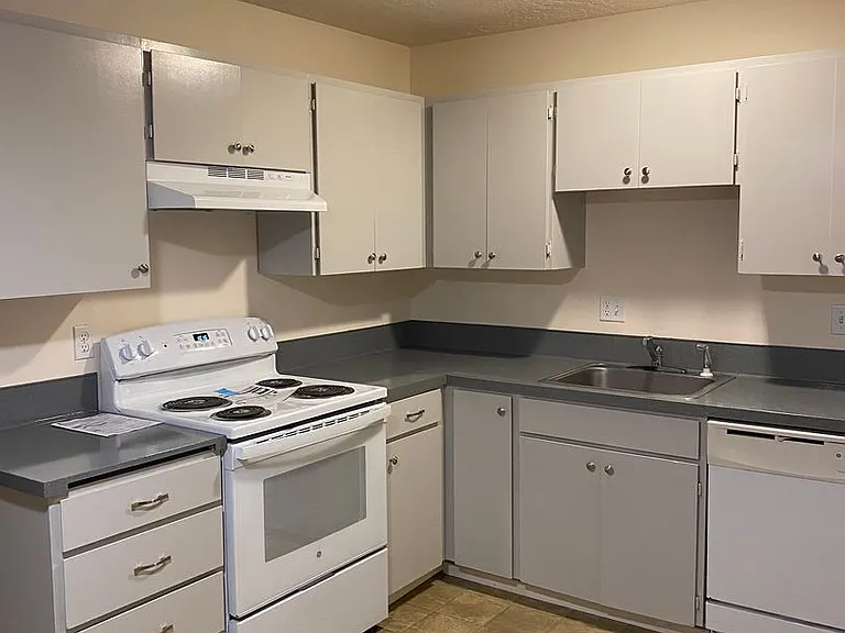 1038 NE 21st Ave — Photo 11
