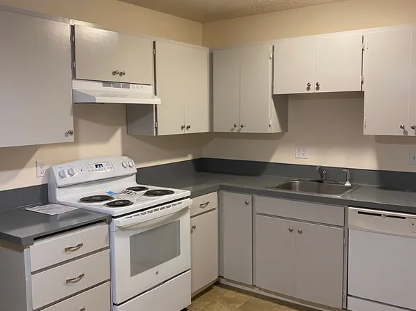 #122 Colonial Manor Apartments