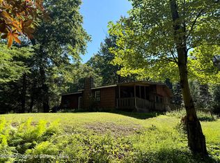 109 Sandspring Ln, Greentown, PA 18426