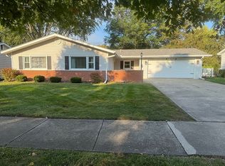 423 Harmony Dr, North Aurora, IL 60542