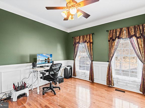 4th image of 4 Glenhaven Ct