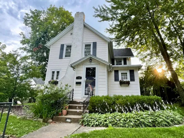 813 Clay St, Cedar Falls, IA 50613