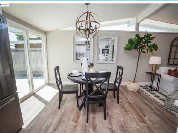 27768 Dolphin Ln, Hayward, CA 94545