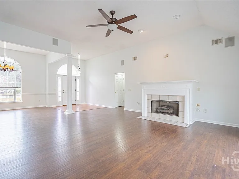 114 Laurens Ln — Photo 10