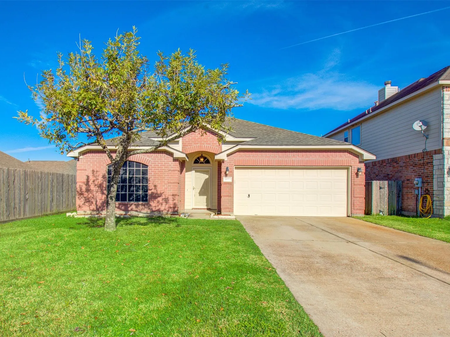 4 bed, 2.0 bath, 1988 sqft, $2,100 — Photo 2