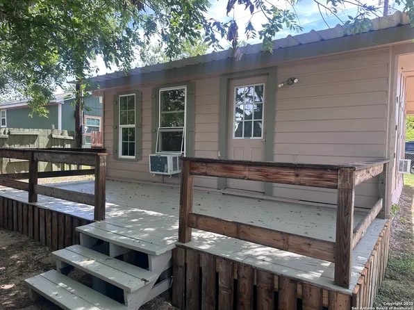 104 S 2nd ST, Stockdale, TX 78160