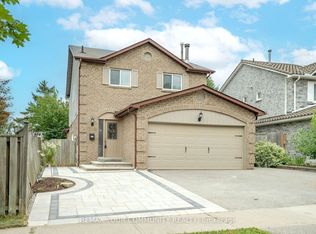 700 Stonepath Cir, Pickering, ON L1V3T1