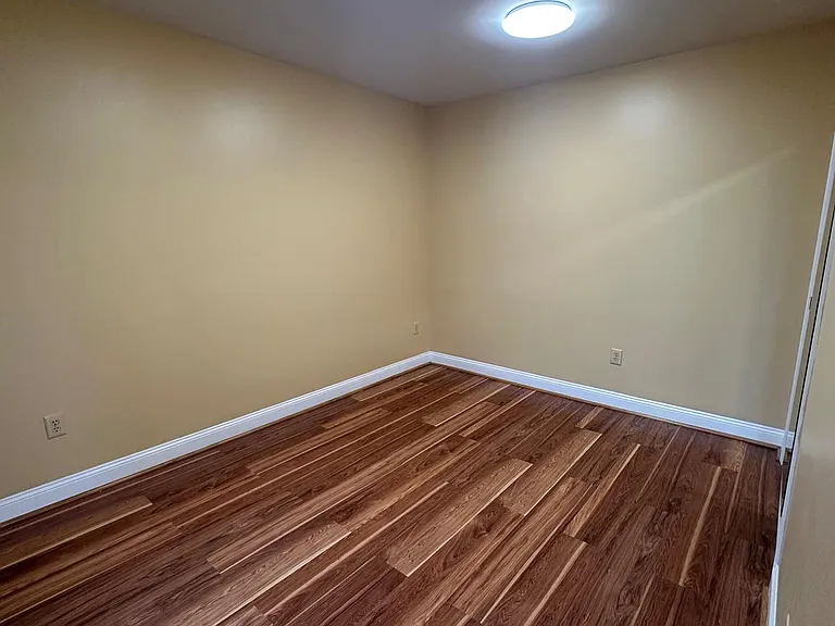 422 W Franklin St #1B — Photo 9