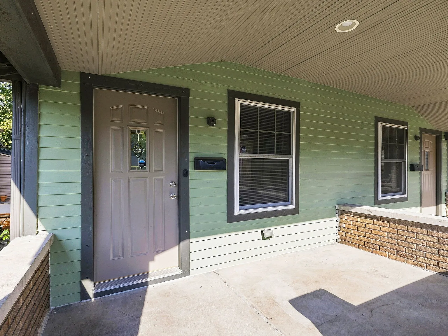 2 bed, 1.5 bath, 1200 sqft, $1,800 — Photo 3