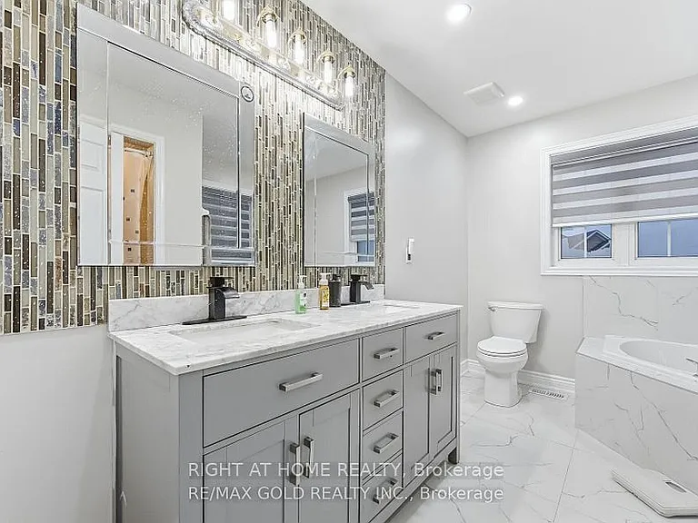 29 Laurentide Cres #UPPER — Photo 16