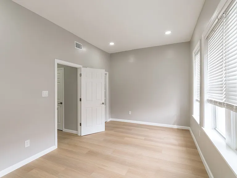 2827 W Girard Avenue — Photo 10