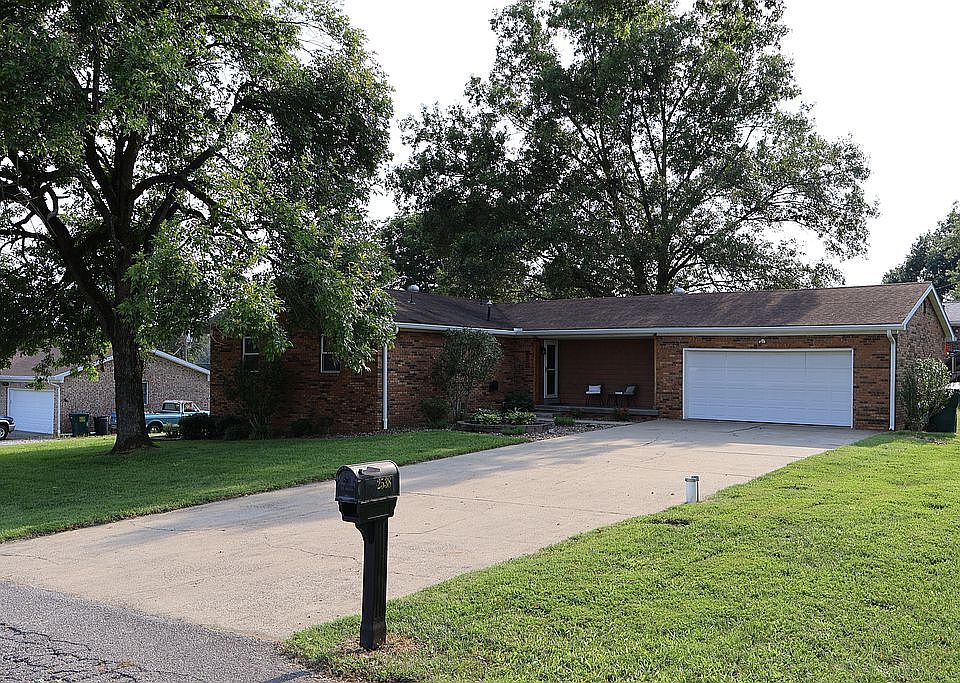 1st image of 2538 Woods Dr