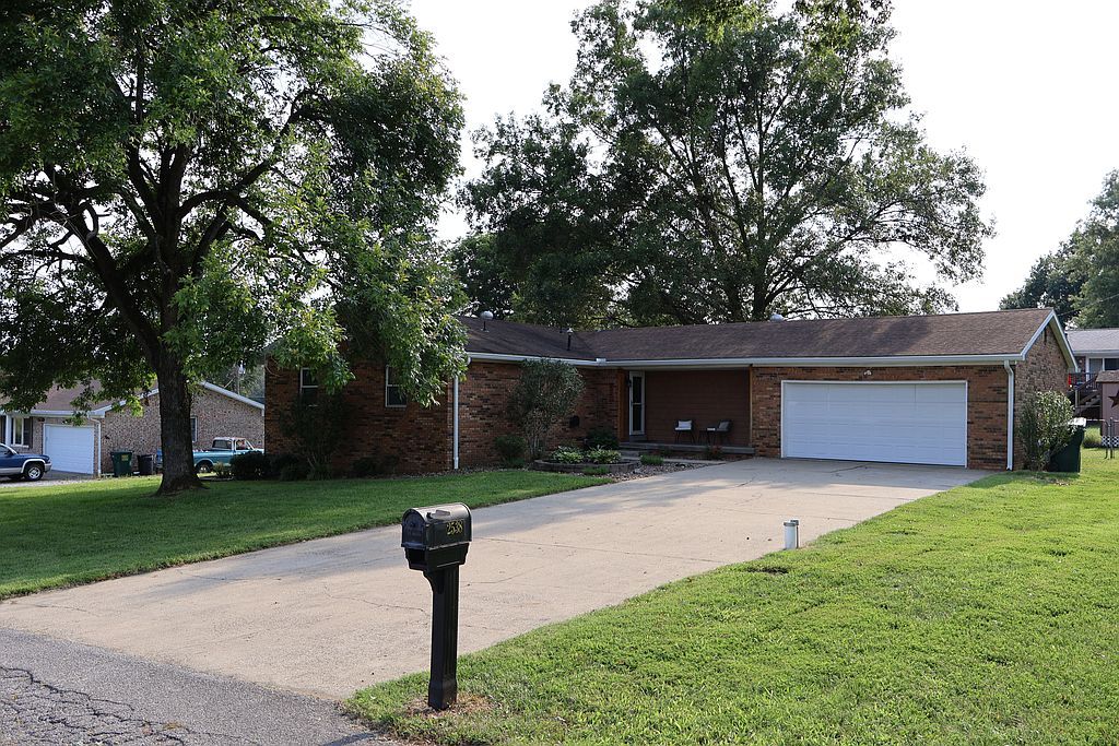 2538 Woods Dr - Property Image