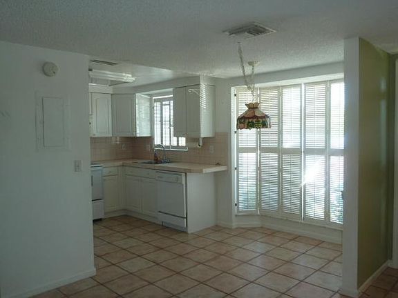 4th image of 1901 Indian River Blvd Unit 102