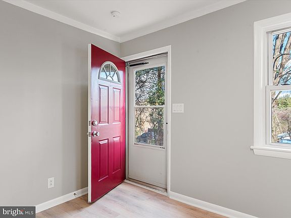 5th image of 530 Harris Dr