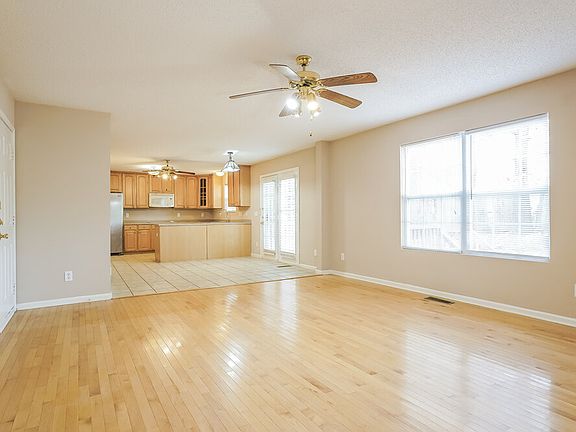 4th image of 117 Scarlet Green Ct