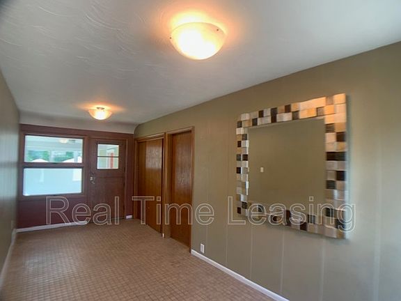 4th image of 2747 Lakeview Ave