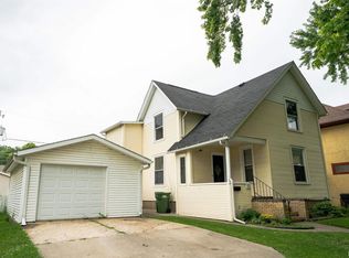 728 Park Pl, Clinton, IA 52732