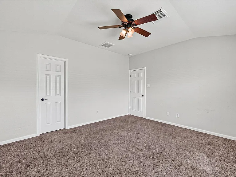 10907 Barker Gate Ct — Photo 32