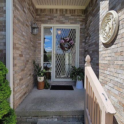 4th image of 7382 Meadow Ln