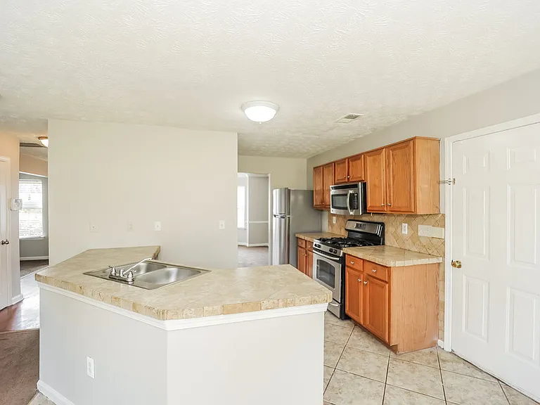 375 Birchmere Close SW — Photo 8