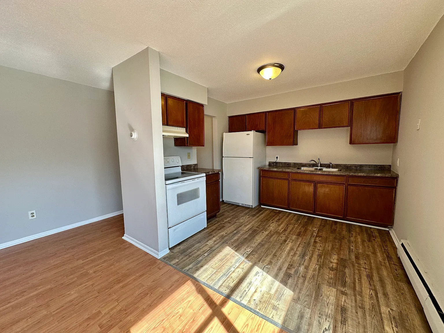1566 Woodbridge St — Photo 1