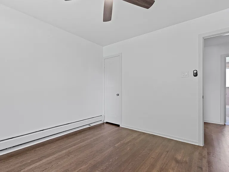 Clermont Apartments — Photo 35