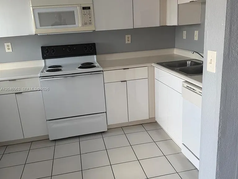 21 E 3rd St #405 — Photo 5