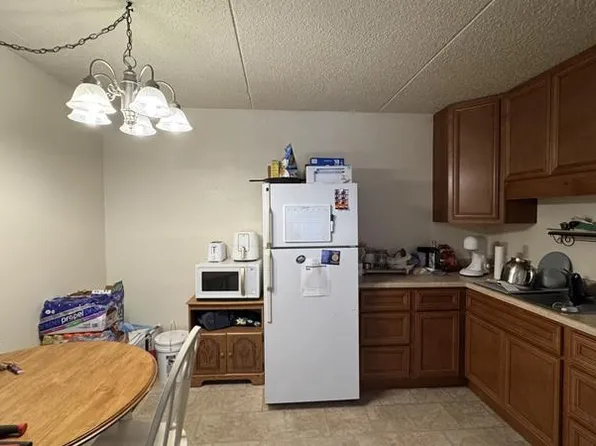 818 S 6th St #7, Carrollton, IL 62016