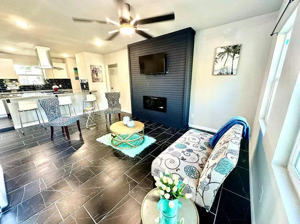 10 Gulf Lane, Galveston, TX 77550