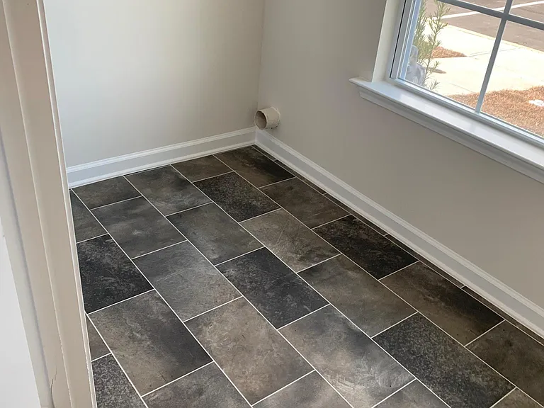 709 Dewitt Dr — Photo 5