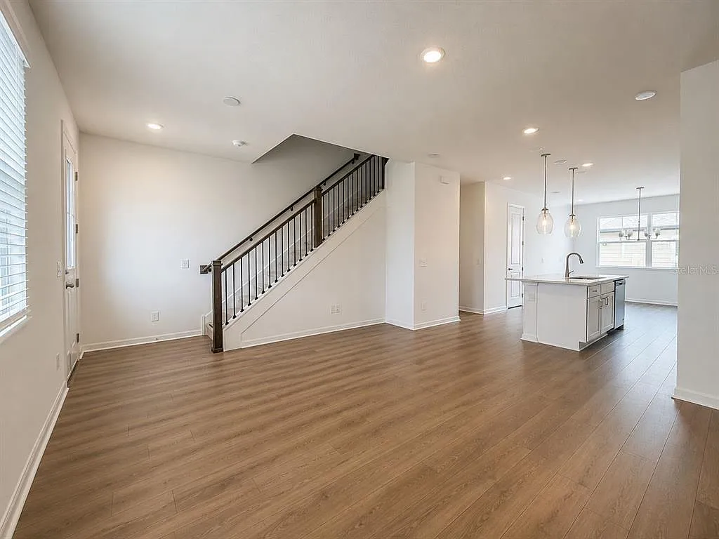 3 bed, 7.0 bath, 1544 sqft, $2,650 — Photo 4