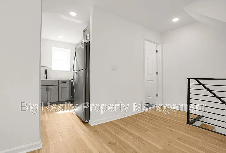 228 Bridge St #2 — Photo 2
