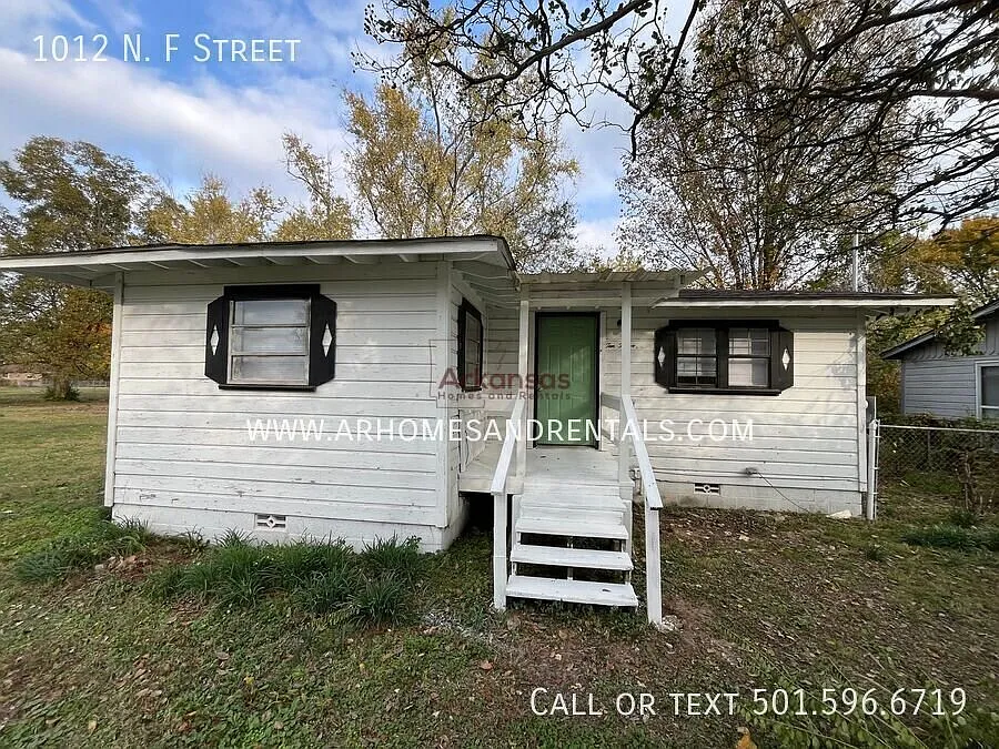 1/2 Off First Month's Rent ~ 1012 N. F Street l 2 Bedrooms l 1 Full Bathroom — Photo 1