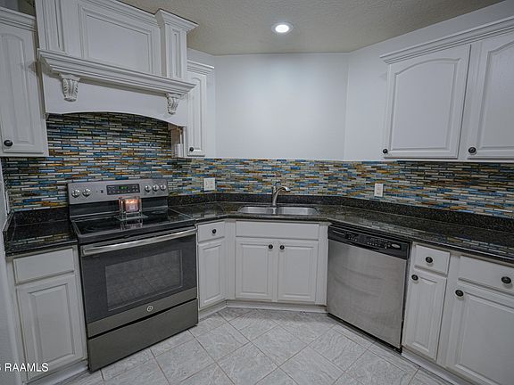 5th image of 572 Ethel Dr