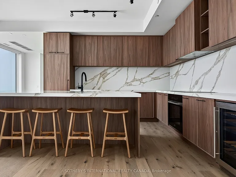 1050 Eastern Ave #Penthouse 1701 — Photo 6