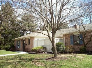 166 Valleybrook Dr, Lancaster, PA 17601