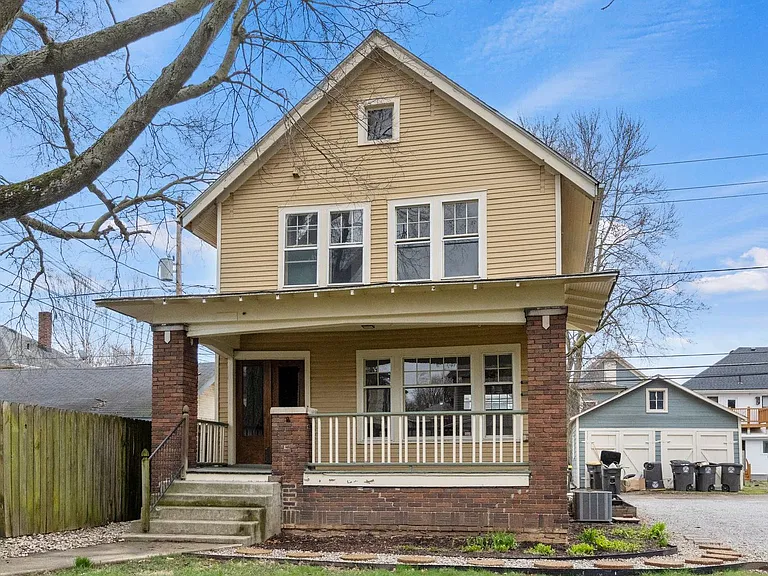 1213 W Jefferson Blvd — Photo 1