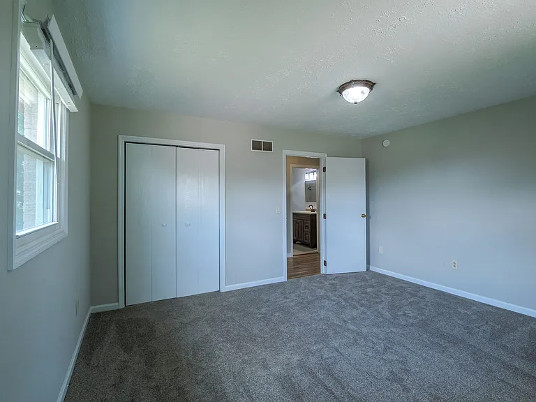 10 Rose Ave #2 — Photo 9