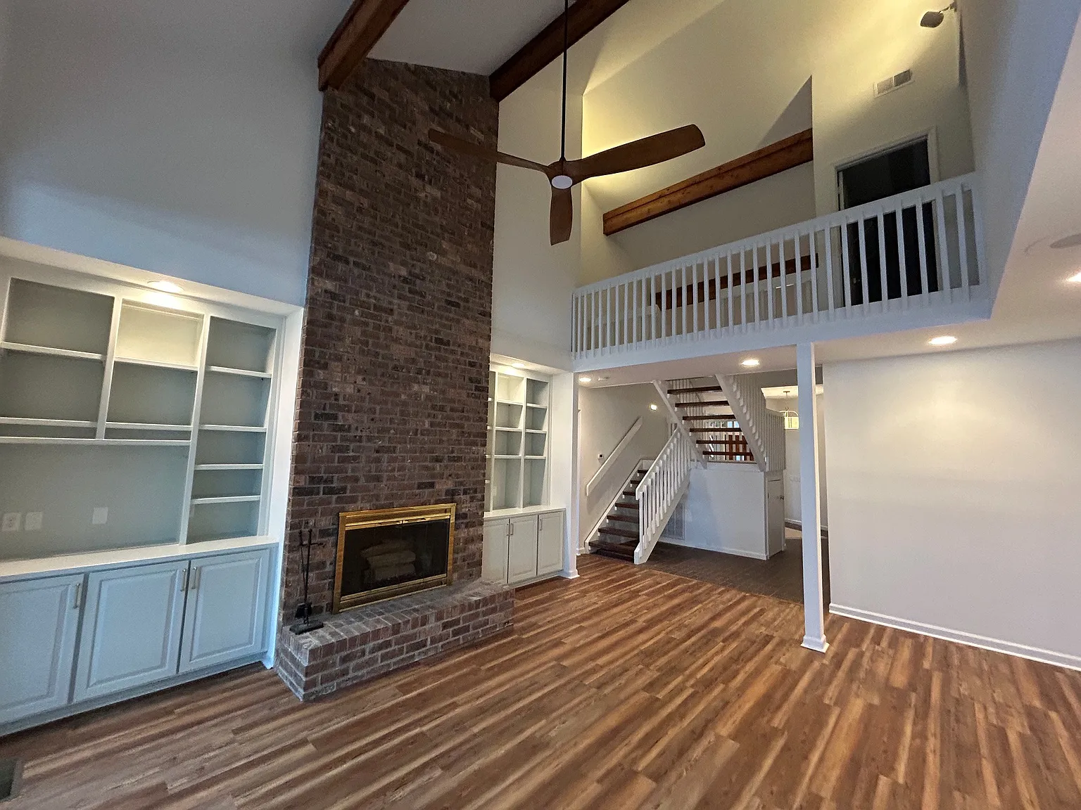 3 bed, 2.5 bath, 2595 sqft, $6,350 — Photo 4