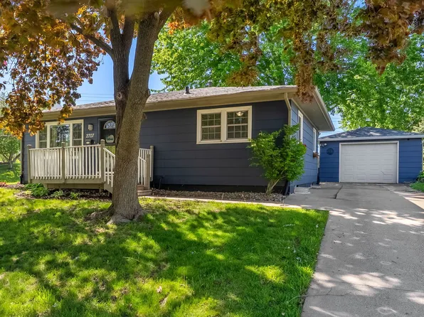 2707 Grove St, Davenport, IA 52804