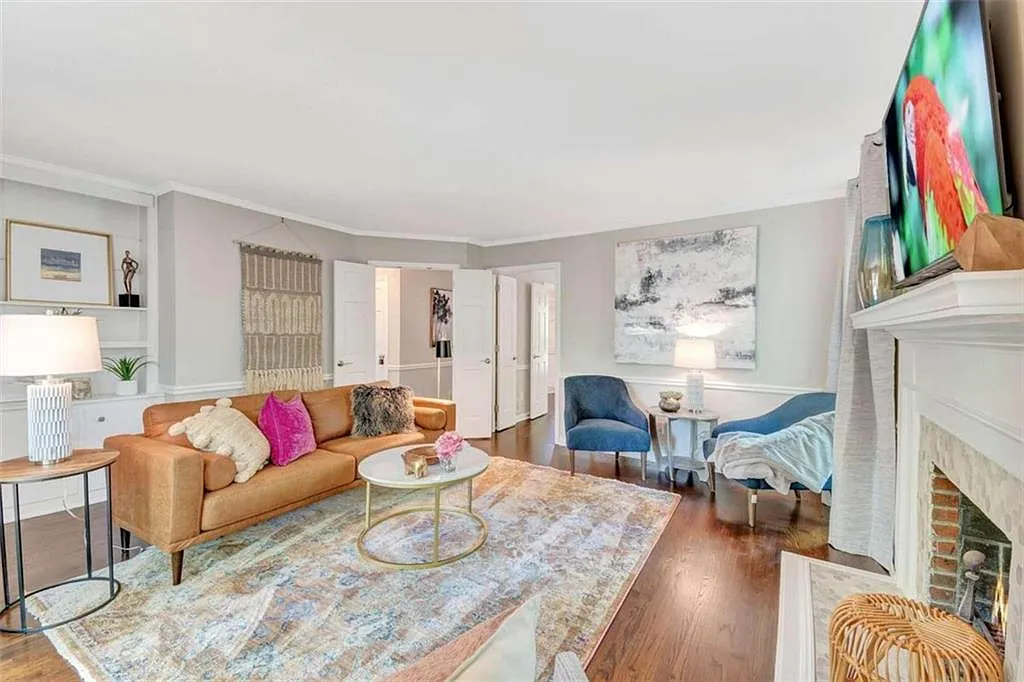 3 bed, 2.5 bath, 1800 sqft, $9,995 — Photo 3