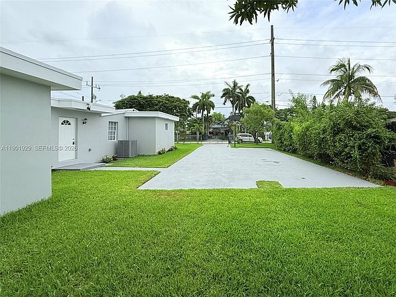 5th image of 4340 SW 19th St