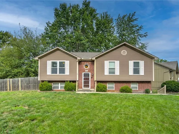 428 SE Topaz Dr, Lees Summit, MO 64063