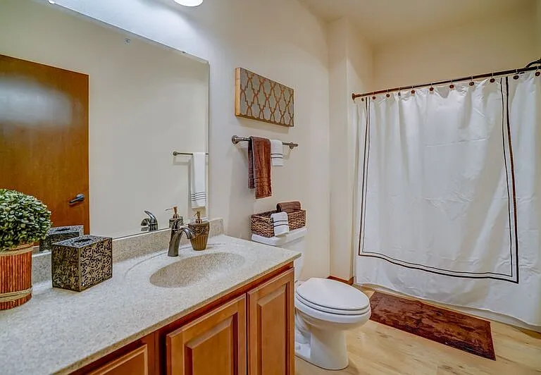 Reagan- Bathroom